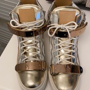 Men’s sneakers size 10 Worn a few times. Some wear and tear as shown